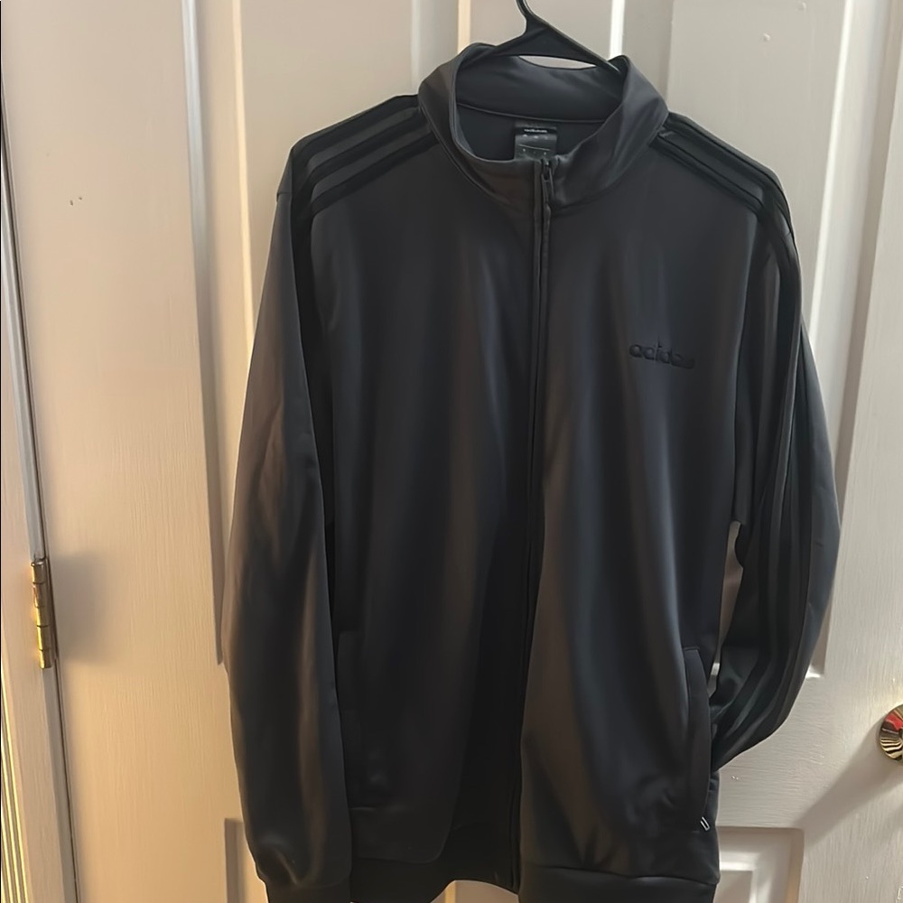 Adidas Charcoal Tracksuit Jacket Sleek Lightweight Design